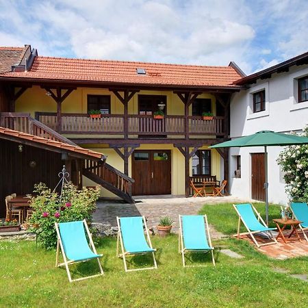 Na Letnim Byte Kouřim Exteriör bild