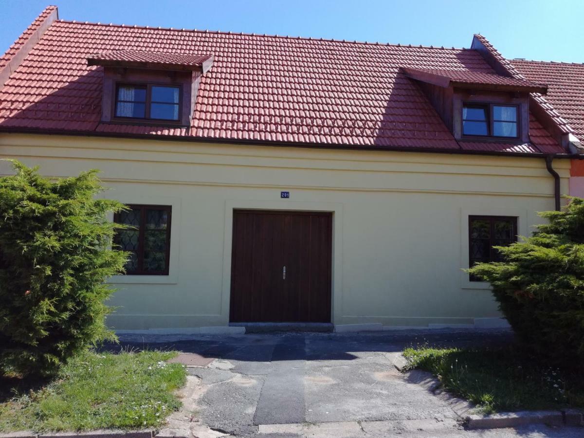 Na Letnim Byte Kouřim Exteriör bild