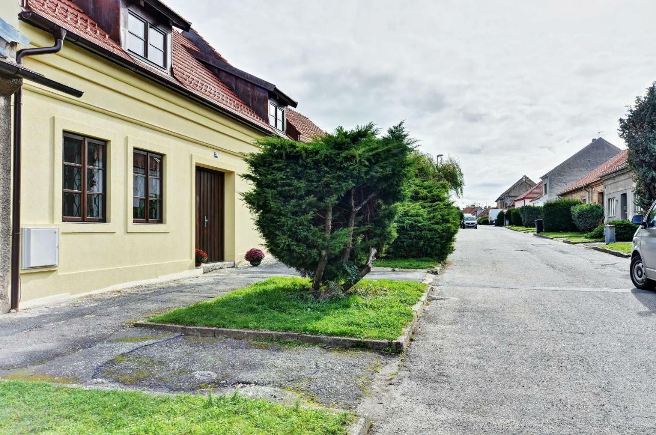 Na Letnim Byte Kouřim Exteriör bild