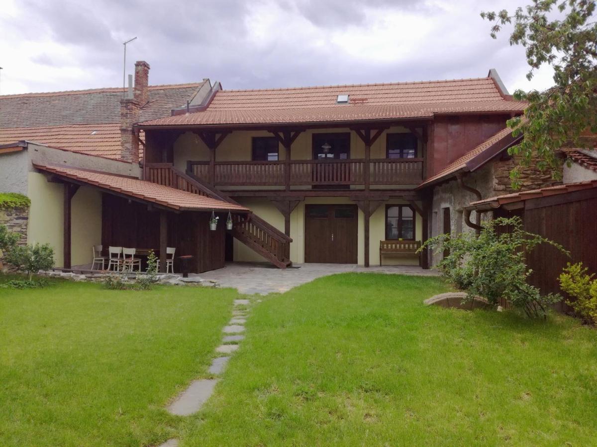 Na Letnim Byte Kouřim Exteriör bild