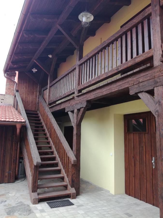 Na Letnim Byte Kouřim Exteriör bild